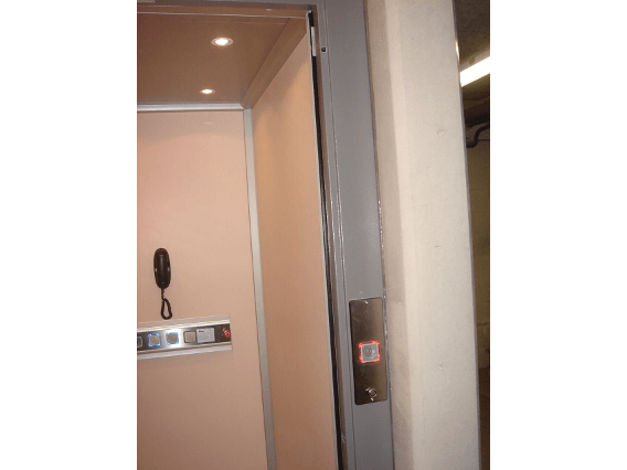 Aménagement d'ascenseur monte personne en intérieur 