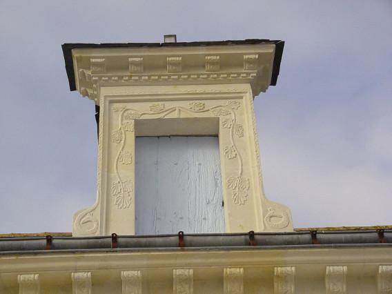 Lucarne fronton droit tailler avec les formes 